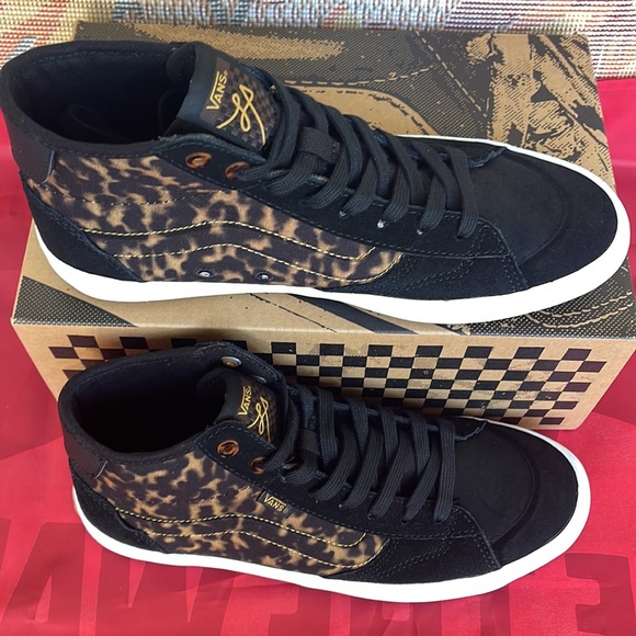 Vans WMNS The Lizzie
Tortoise Dark Brown/Black
VN0A4BX1YI5
Sneakers - Picture 3 of 16
